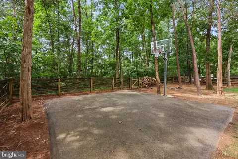Exterior - 9054 Roaring Spring Loop, Bristow, VA 20136 photo 6 of 9