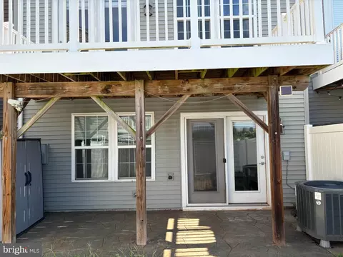 Exterior - 13845 Litespeed Way, Gainesville, VA 20155 photo 4 of 7