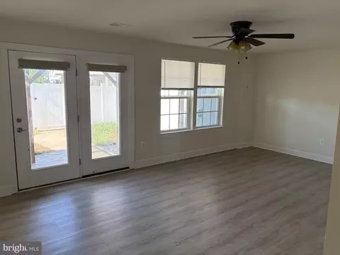 Living - 13845 Litespeed Way, Gainesville, VA 20155 photo 2 of 3