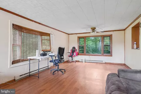 Living - 17724 Batestown Rd, Dumfries, VA 22025 photo 5 of 5