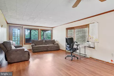 Living - 17724 Batestown Rd, Dumfries, VA 22025 photo 4 of 5