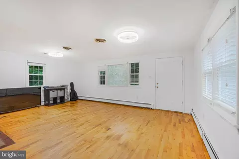 Living - 17724 Batestown Rd, Dumfries, VA 22025 photo 1 of 5