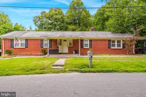 Exterior - 17724 Batestown Rd, Dumfries, VA 22025 photo 4 of 7