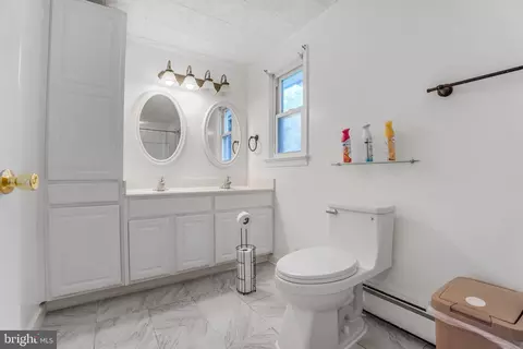Bath - 17724 Batestown Rd, Dumfries, VA 22025 photo 1 of 2