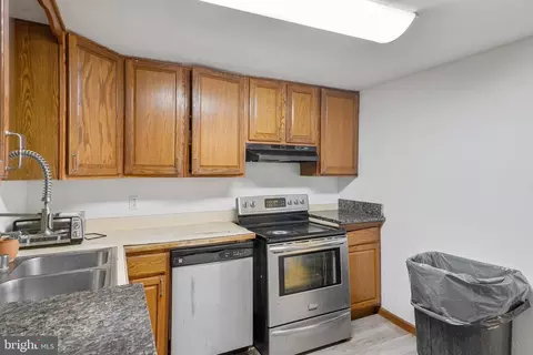 Kitchen - 17724 Batestown Rd, Dumfries, VA 22025 photo 2 of 2