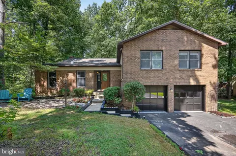 12542 Cavalier Dr, Woodbridge, VA 22192
