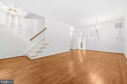 Living - 12835 Mill Brook Ct, Woodbridge, VA 22192 photo 3 of 6
