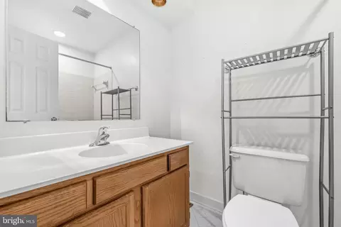 Bath - 12835 Mill Brook Ct, Woodbridge, VA 22192 photo 3 of 5