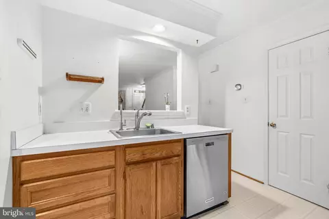 Kitchen - 12835 Mill Brook Ct, Woodbridge, VA 22192 photo 5 of 7