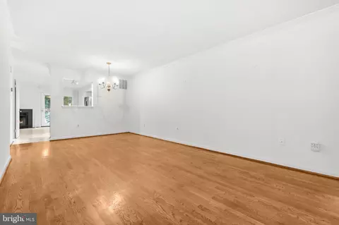 Living - 12835 Mill Brook Ct, Woodbridge, VA 22192 photo 2 of 6