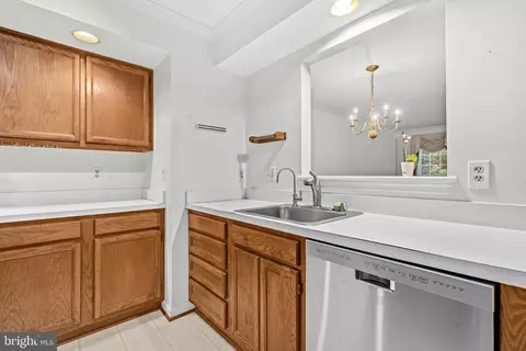 Kitchen - 12835 Mill Brook Ct, Woodbridge, VA 22192 photo 4 of 7
