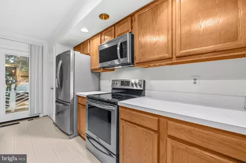 Kitchen - 12835 Mill Brook Ct, Woodbridge, VA 22192 photo 6 of 7