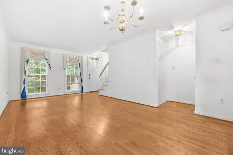 Living - 12835 Mill Brook Ct, Woodbridge, VA 22192 photo 4 of 6