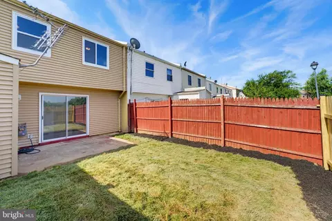 Exterior - 8081 Community Dr, Manassas, VA 20109 photo 4 of 8