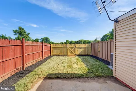 Exterior - 8081 Community Dr, Manassas, VA 20109 photo 2 of 8