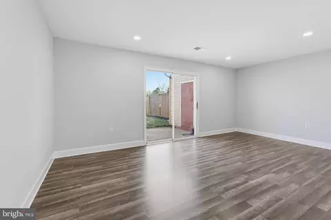 Living - 8081 Community Dr, Manassas, VA 20109 photo 1 of 4