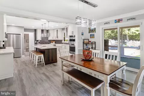 Dining - 3237 Riverview Dr, Triangle, VA 22172 photo 2 of 3