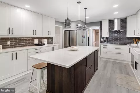 Kitchen - 3237 Riverview Dr, Triangle, VA 22172 photo 2 of 3