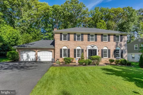 Exterior - 3237 Riverview Dr, Triangle, VA 22172 photo 2 of 12