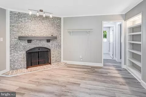Living - 3237 Riverview Dr, Triangle, VA 22172 photo 5 of 5