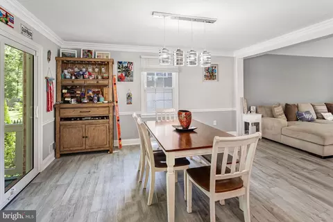 Dining - 3237 Riverview Dr, Triangle, VA 22172 photo 1 of 3