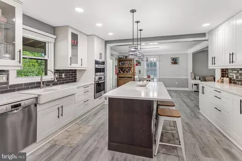 Kitchen - 3237 Riverview Dr, Triangle, VA 22172 photo 3 of 3