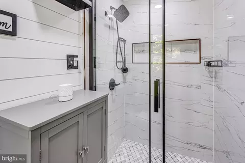 Bath - 3237 Riverview Dr, Triangle, VA 22172 photo 4 of 6