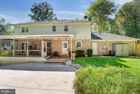 Exterior - 3237 Riverview Dr, Triangle, VA 22172 photo 10 of 12