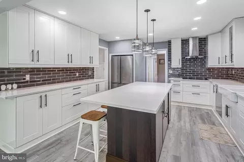 Kitchen - 3237 Riverview Dr, Triangle, VA 22172 photo 1 of 2