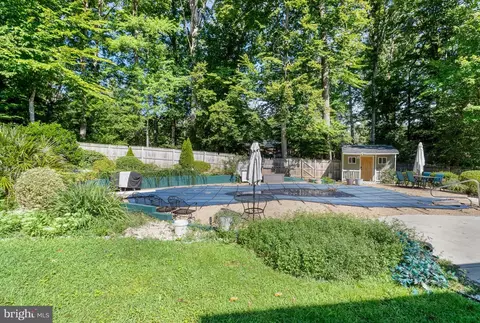 Exterior - 3237 Riverview Dr, Triangle, VA 22172 photo 12 of 12
