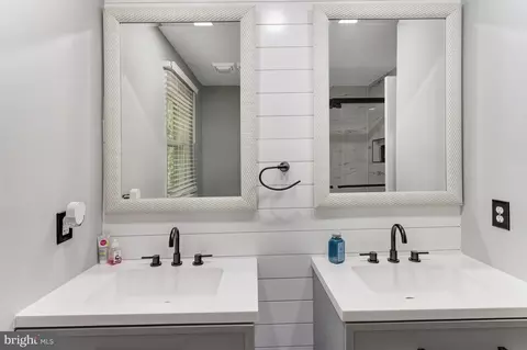 Bath - 3237 Riverview Dr, Triangle, VA 22172 photo 3 of 5