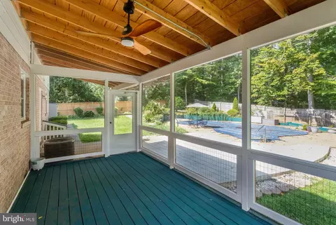 Exterior - 3237 Riverview Dr, Triangle, VA 22172 photo 15 of 16