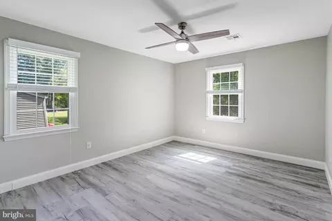 Bedroom - 3237 Riverview Dr, Triangle, VA 22172 photo 5 of 6