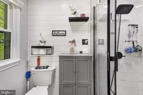 Bath - 3237 Riverview Dr, Triangle, VA 22172 photo 5 of 5