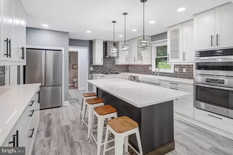 Kitchen - 3237 Riverview Dr, Triangle, VA 22172 photo 2 of 2