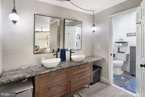 Bath - 3237 Riverview Dr, Triangle, VA 22172 photo 4 of 5