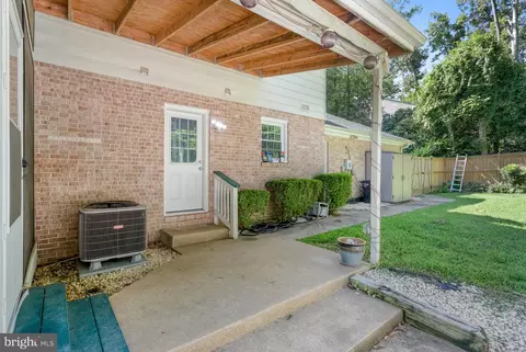 Exterior - 3237 Riverview Dr, Triangle, VA 22172 photo 14 of 16