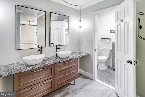 Bath - 3237 Riverview Dr, Triangle, VA 22172 photo 3 of 6