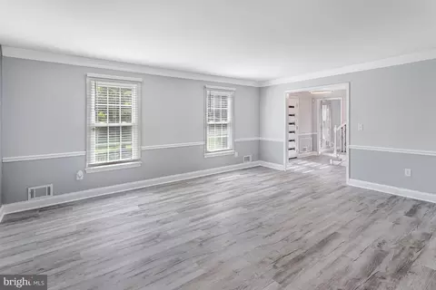 Living - 3237 Riverview Dr, Triangle, VA 22172 photo 1 of 5