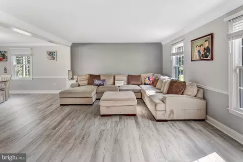Living - 3237 Riverview Dr, Triangle, VA 22172 photo 1 of 1