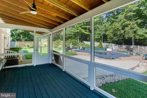 Exterior - 3237 Riverview Dr, Triangle, VA 22172 photo 4 of 12