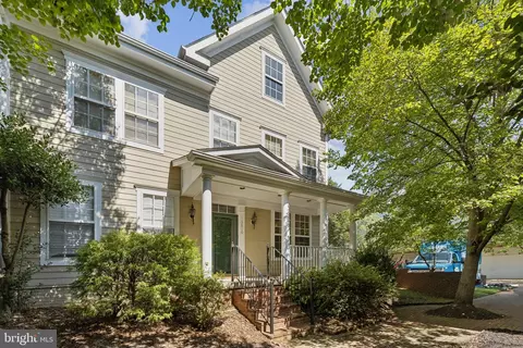 13810 Custis Sq, Woodbridge, VA 22191