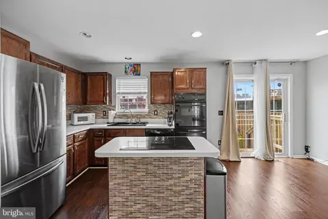 Kitchen - 9087 Slate Stone Loop, Bristow, VA 20136 photo 4 of 9
