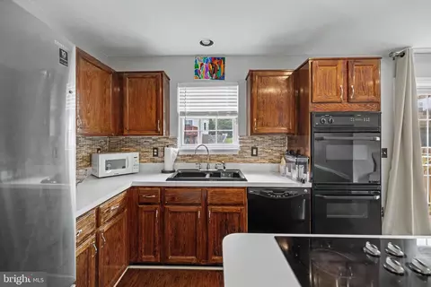 Kitchen - 9087 Slate Stone Loop, Bristow, VA 20136 photo 6 of 9