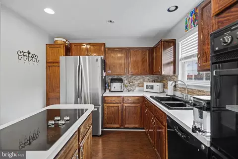 Kitchen - 9087 Slate Stone Loop, Bristow, VA 20136 photo 8 of 9
