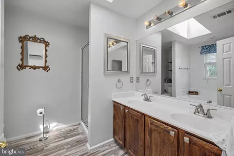 Bath - 9087 Slate Stone Loop, Bristow, VA 20136 photo 2 of 9
