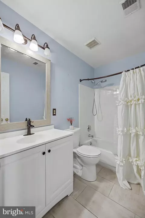 Bath - 9087 Slate Stone Loop, Bristow, VA 20136 photo 7 of 9