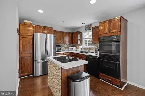 Kitchen - 9087 Slate Stone Loop, Bristow, VA 20136 photo 1 of 9