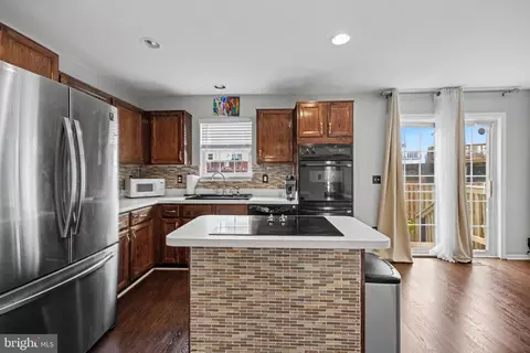 Kitchen - 9087 Slate Stone Loop, Bristow, VA 20136 photo 9 of 9