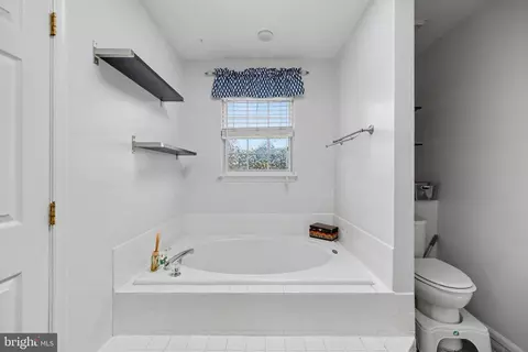 Bath - 9087 Slate Stone Loop, Bristow, VA 20136 photo 4 of 9